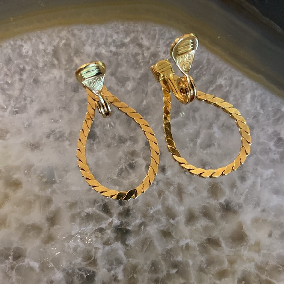 Vintage gold herringbone necklace 186” w optional earrings clip by Monet - Picture 5 of 8